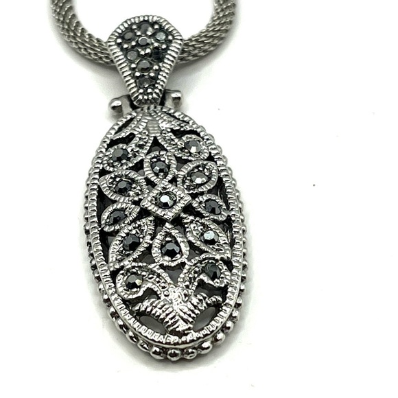 Cookie Lee Silver and Black Filigree Pendant Necklace Snake Chain - Picture 8 of 10